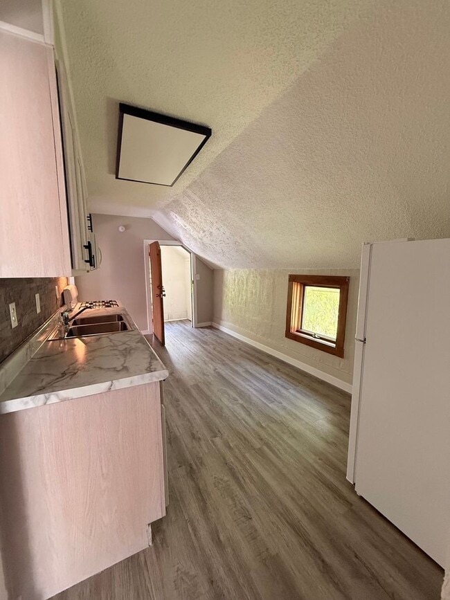 Photo - Two Bedroom Upper Duplex