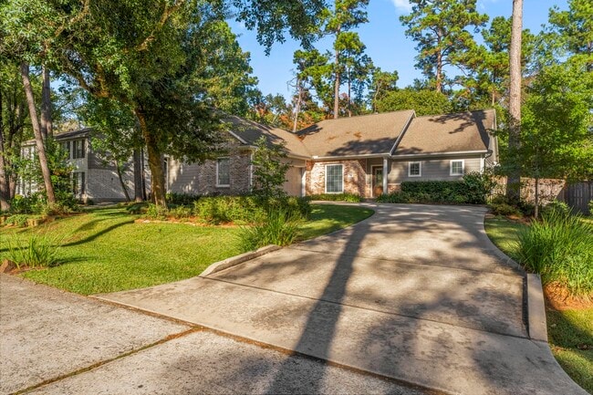 Photo - 20 E Wandering Oak Dr