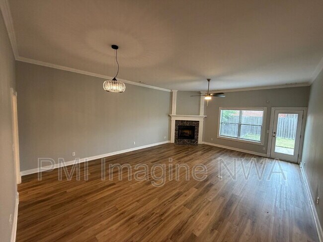 Photo - 88 E Cydnee St