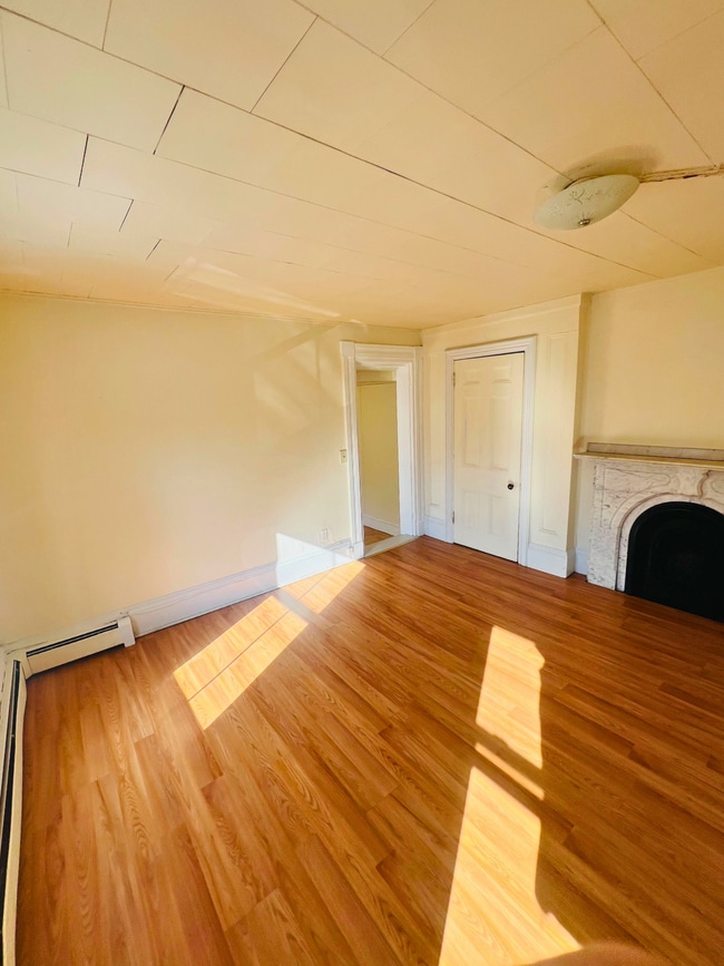 Photo - 166 Essex St Unit A