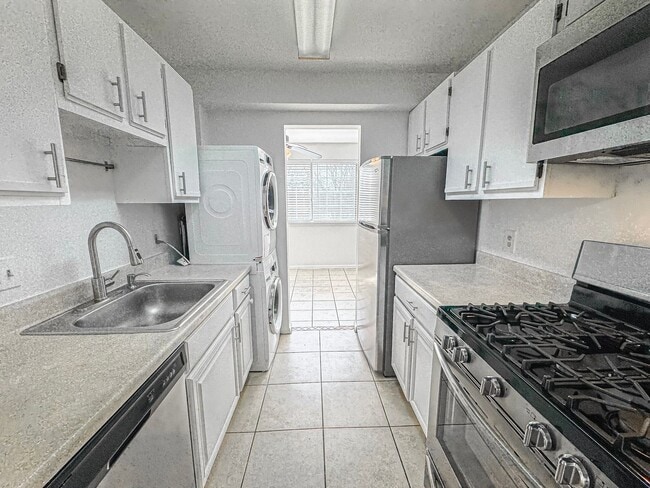 Photo - ***Coming Soon*** Sun-filled 1 Bed 1 Bath Condo In Scenic River Terrace - Water Included! Unit 102