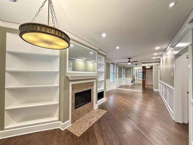 Building Photo - 3627 N Bosworth Ave Unit J06P