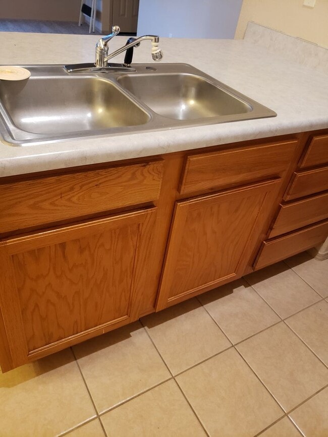 Building Photo - Northwoods Condo - 2 bed / 1 bath with assigned parking