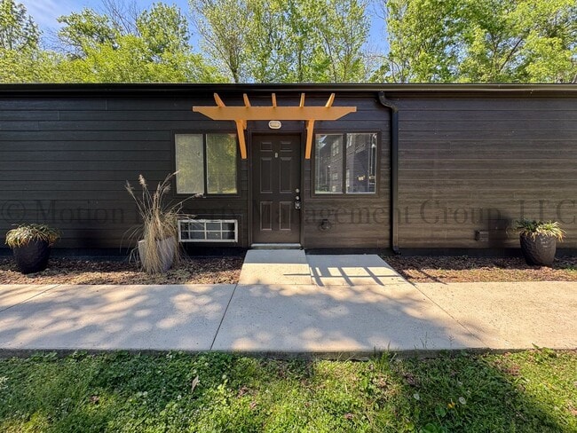 Building Photo - 6916 Northside Dr Unit B