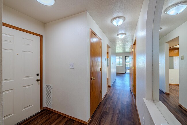 Photo - 839 Country Club Dr SE Unidad 2B