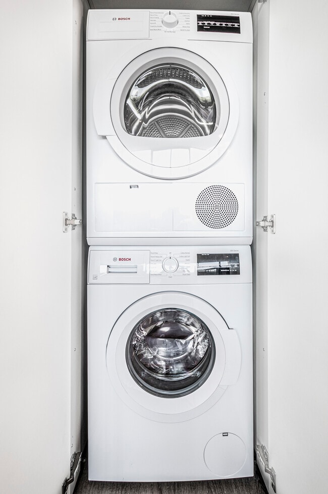 Buanderie dans la suite - 38 Dixington Crescent