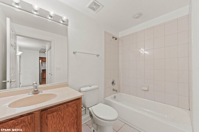 second toilet and bath - 77 N Wolf Rd Unidad 204