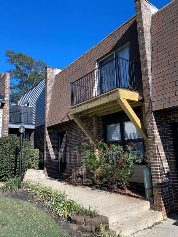 Building Photo - 10 Poinsett Ave Unit B