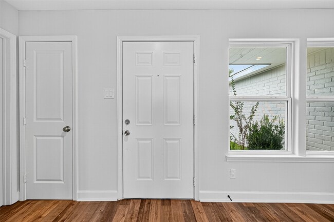 Photo - 1114 Briarmead Dr