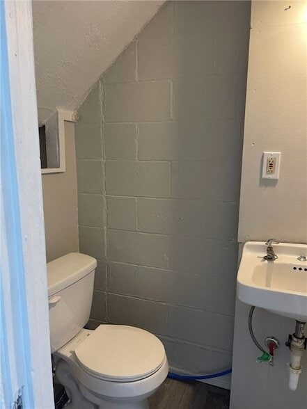 Photo - 221 N Liberty St