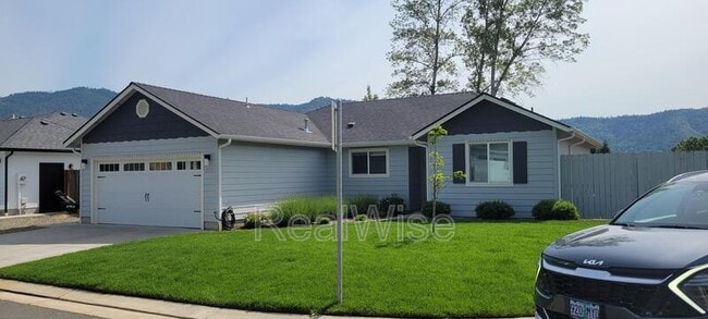 Photo - 1775 Daffodil Ln