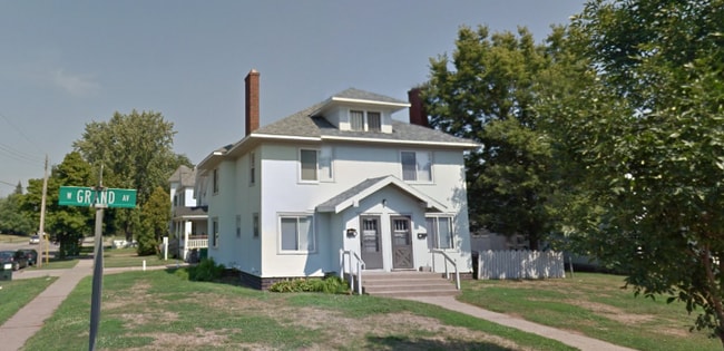 Building Photo - 470 W Grand Ave