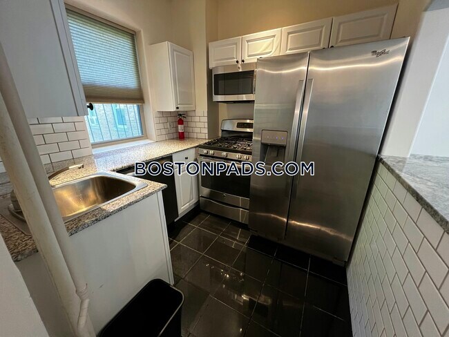 Building Photo - 31 Queensberry St Unit 12A Rental