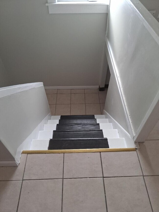 Photo - 1337 E 84th St