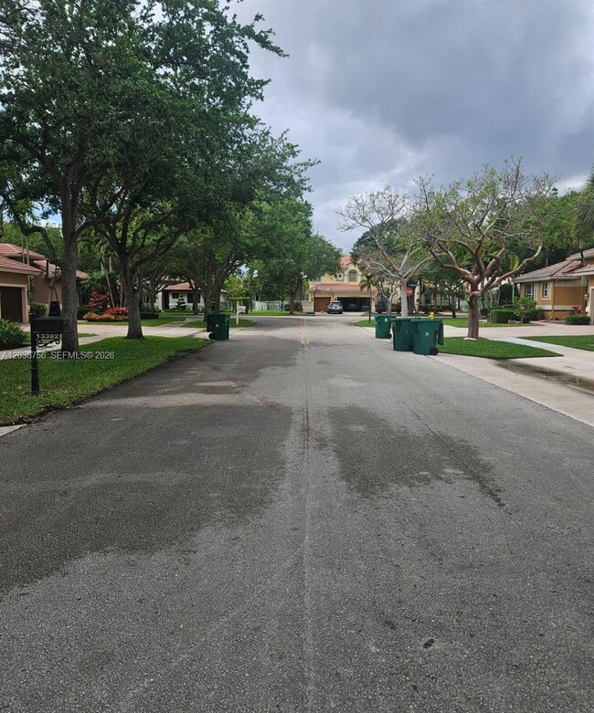 13382 Lakepointe Cir