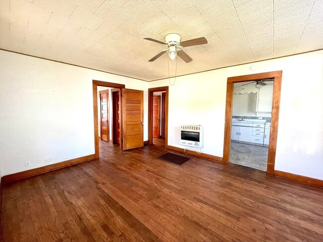 Photo - 714 6th Ave NW