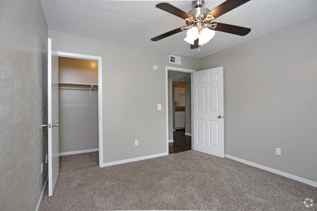 2BR,1BA - 833SF - BEDROOM