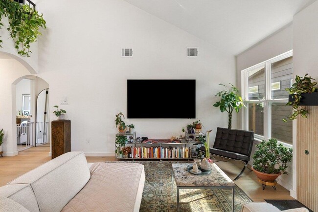 Photo - 8202 Cache Dr