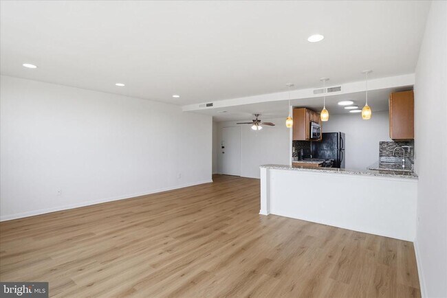 Photo - 4600 Duke St Unit 1123