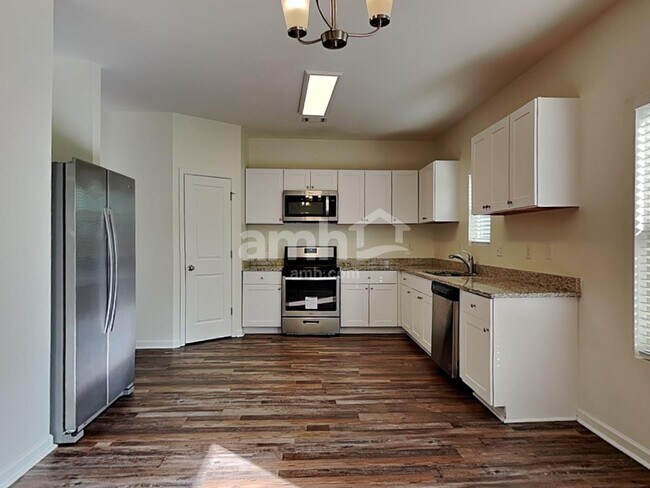 Photo - 290 Maxton Ave