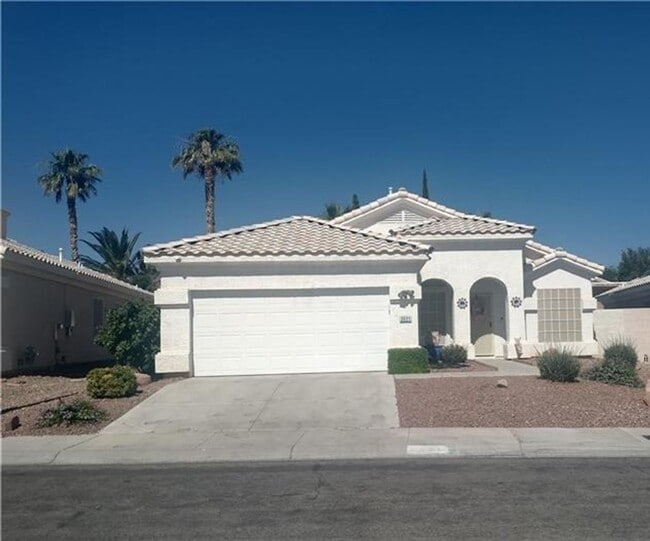 Building Photo - GORGEOUS 4 BEDROOM SINGLE STORY HOME