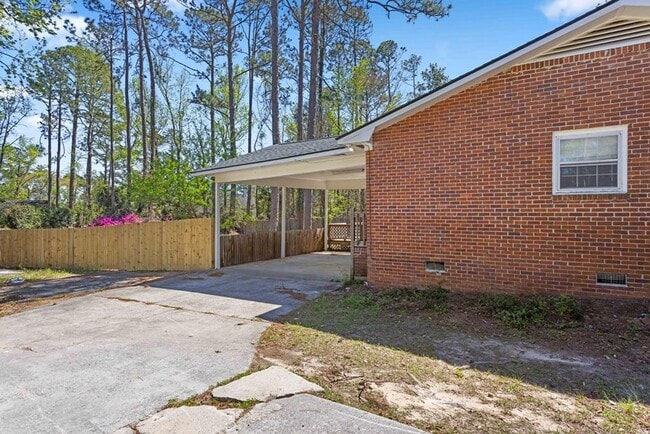 2205 Gornto Rd