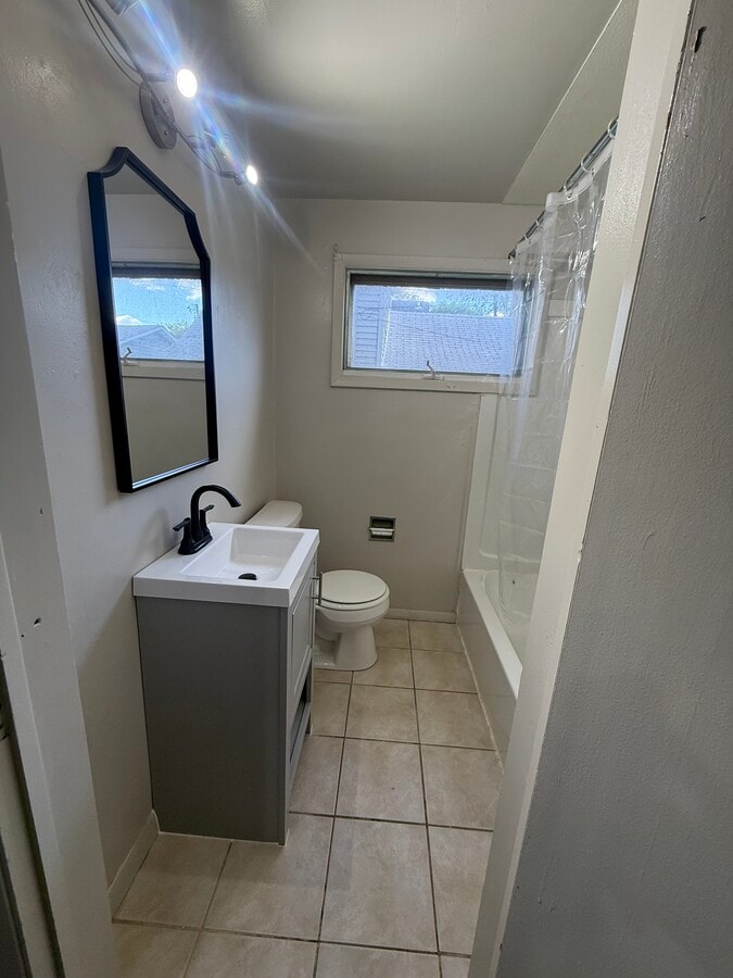 Photo - 718 18th St Unidad 718 1/2 18th street Rock Island, IL 61201