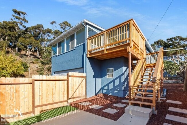 Building Photo - Remodeled 2Bdm 2Ba Unfurnished Downstairs ...
