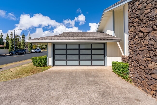 Photo - 2067 Laukahi St