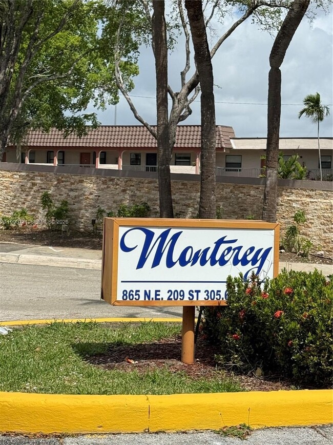 Building Photo - 860 NE 207th Terrace Unit 8-106