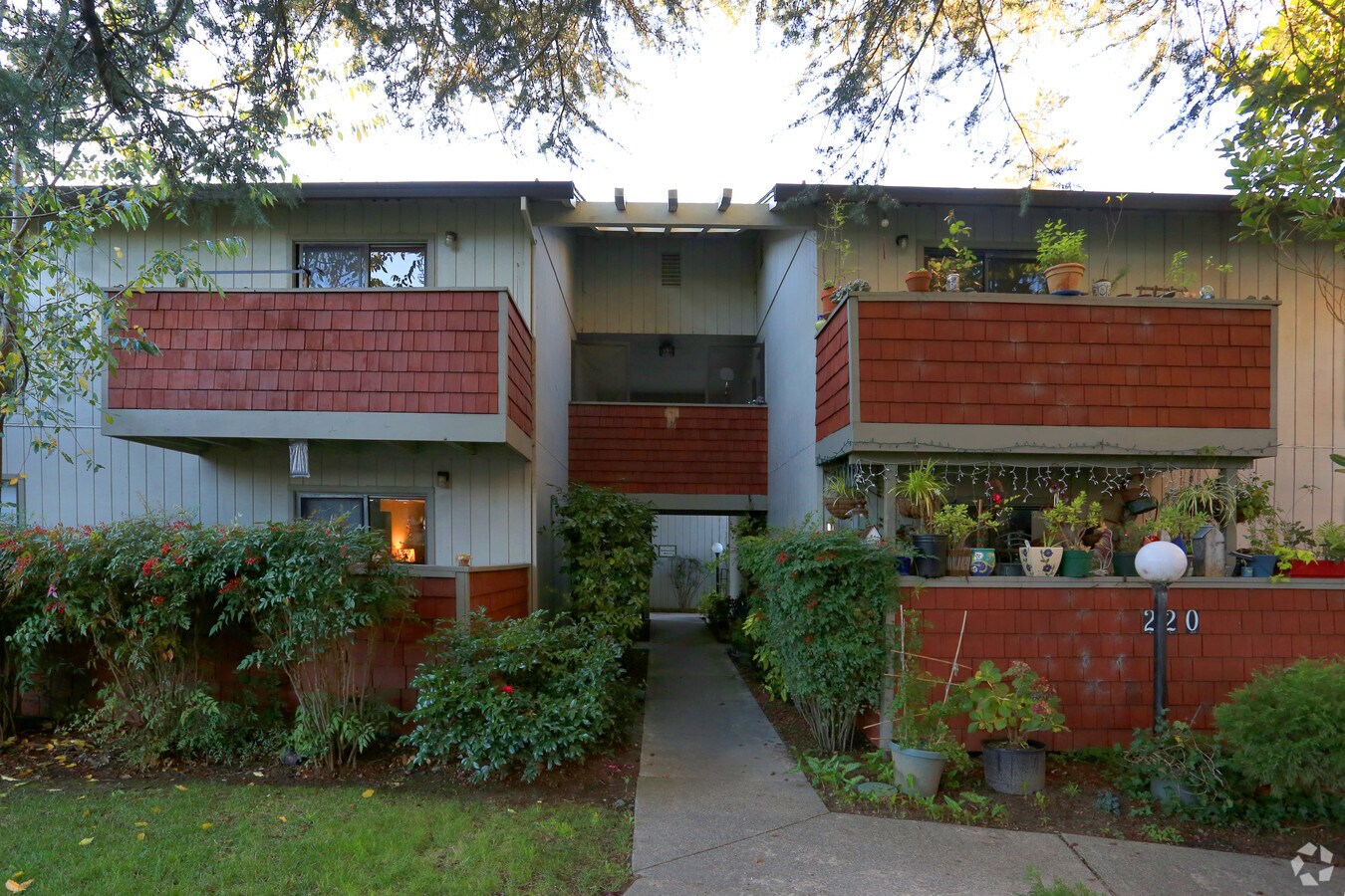 Photo - Golden Ridge Apts