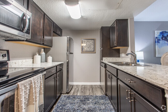 2 BR, 1 BA - 1022 SF