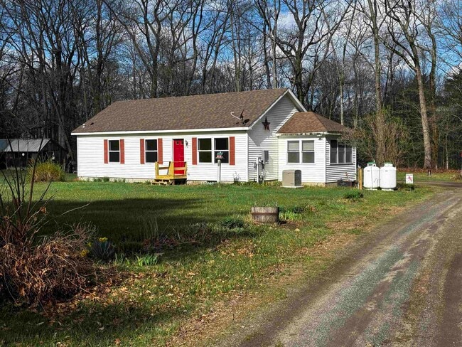 Building Photo - 49 River Rd