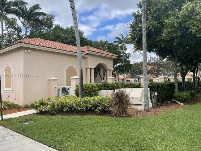 8835 S Isles Cir