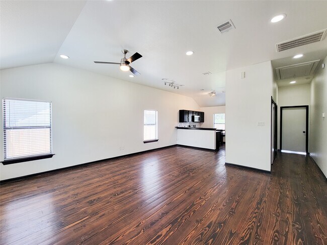 Photo - 1904 Davis St