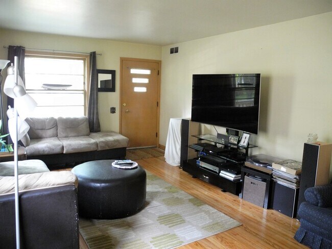 Photo - 1951 Heath Ave