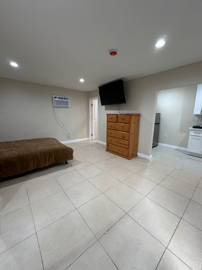 Photo - 200 S Palm Dr