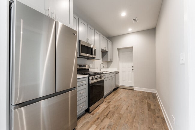 Photo - 926 W 32nd Pl Unit 2f