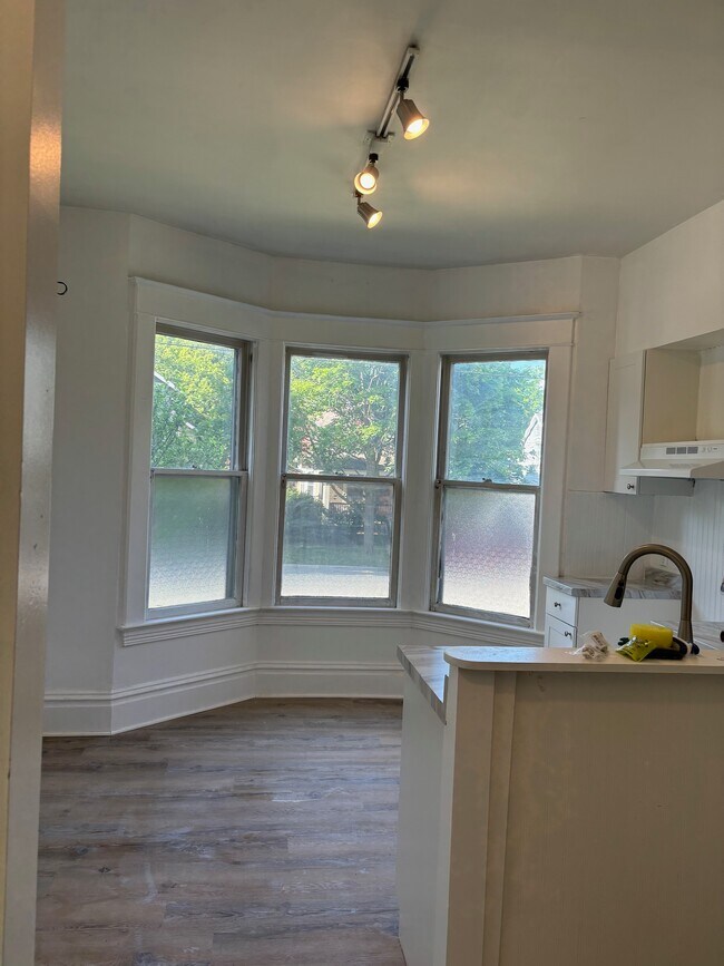 Photo - 102 Paddock Ave SE