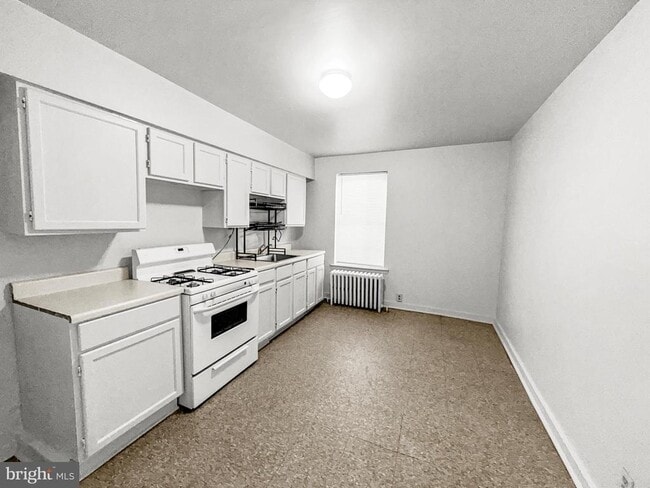 Building Photo - 352 N Gross St