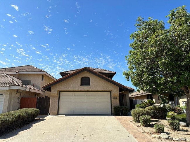 Building Photo - 3 BEDROOM HOME FOR LEASING IN Rancho Cucam...