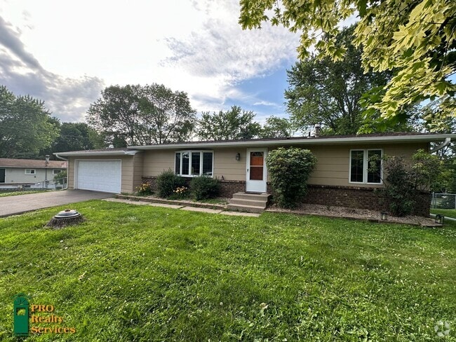 Building Photo - 3 Bedroom Home