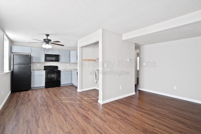 Building Photo - 289 Mt Everest Dr Unit B