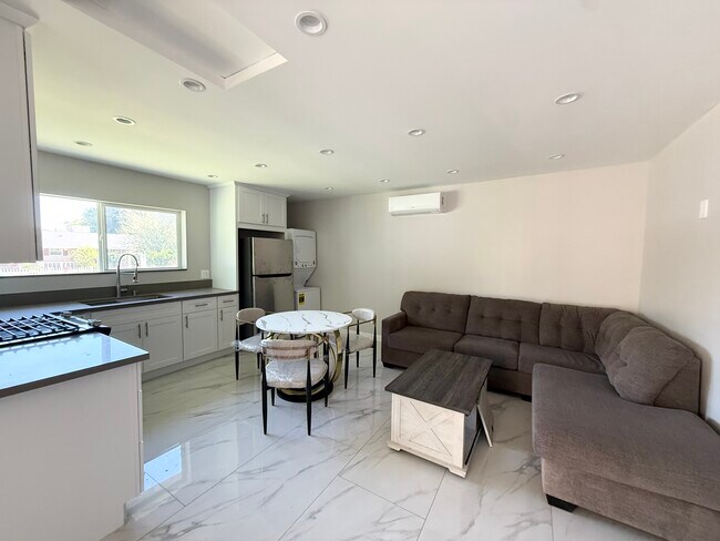 Building Photo - 8431 Oso Ave