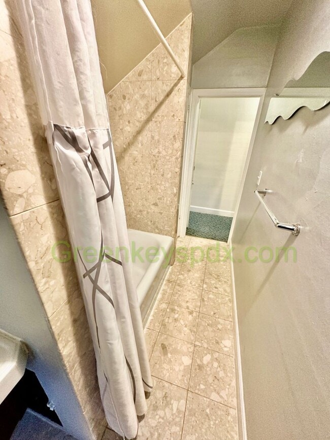 Photo - 10197-1136 Unit B