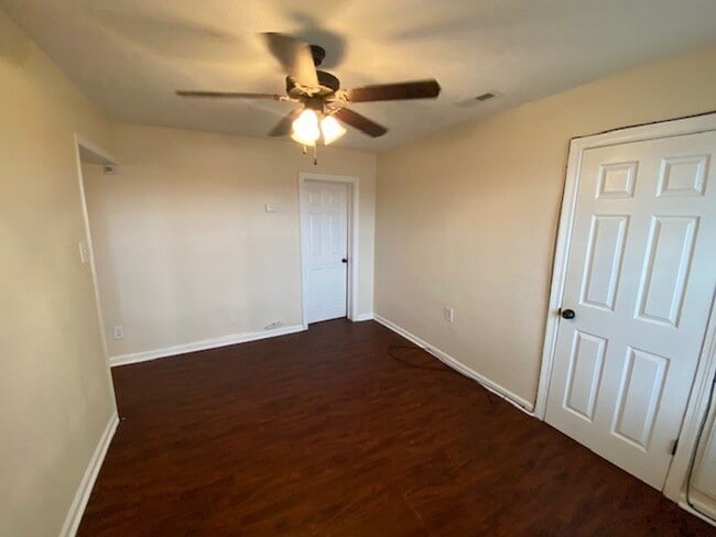 Photo - 2820-2826 N. West Street Unidad 2822