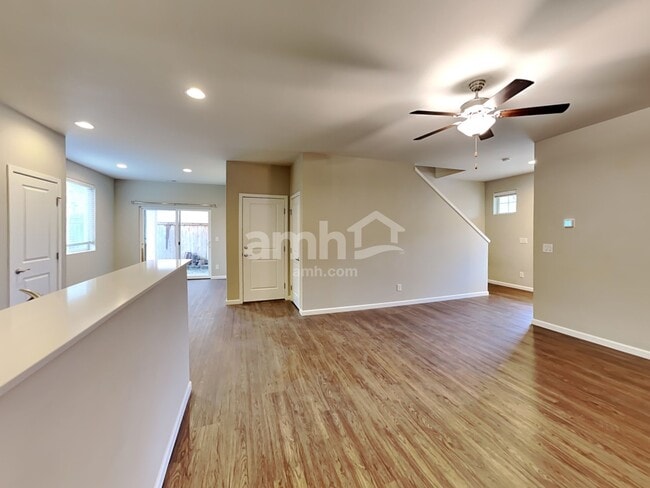 Photo - 945 Riggs Dr E