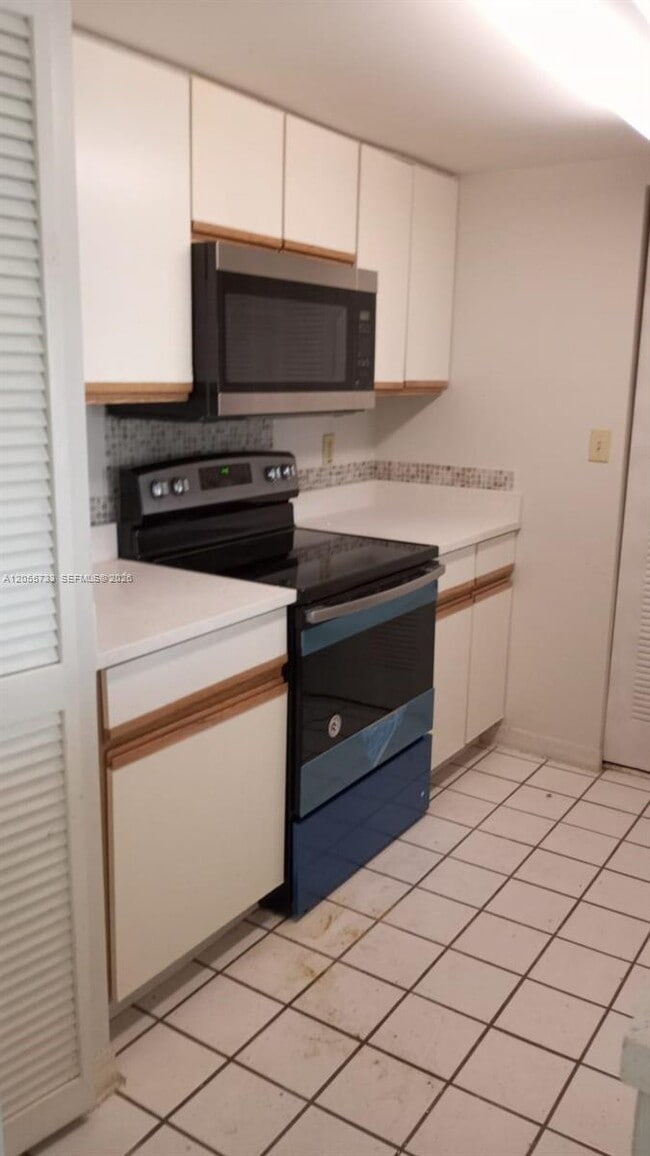 Building Photo - 9901 Westview Dr Unit 315