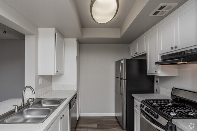 1BR, 1BA - 620 SF