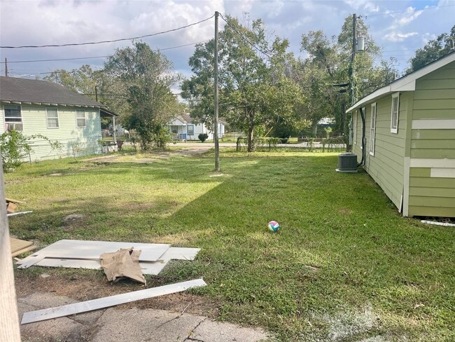 Building Photo - 504 N 8th St